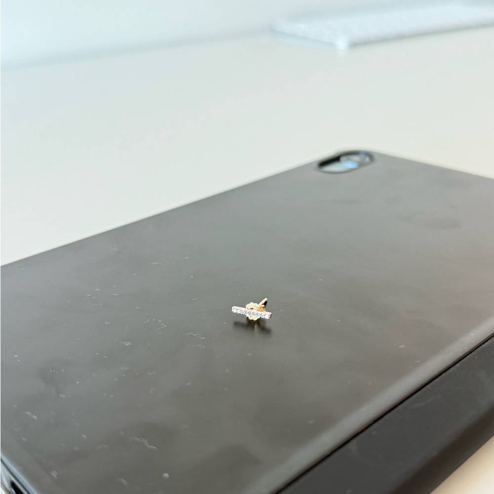 Mejuri Single Pavé Diamonds Long Bar Stud